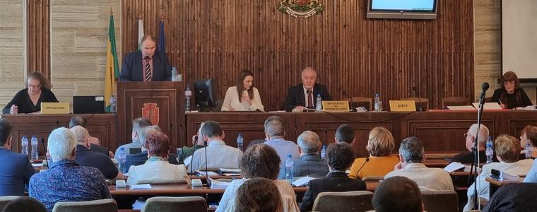 След бурни дебати Общинският съвет разреши усвояване на първата част от кредита за центъра