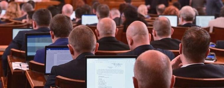 Депутатите удължиха за втори път действието на бюджета за 2022 г.