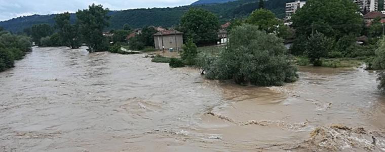 Обстановката в засегнатите от поройните дъждове райони се нормализира