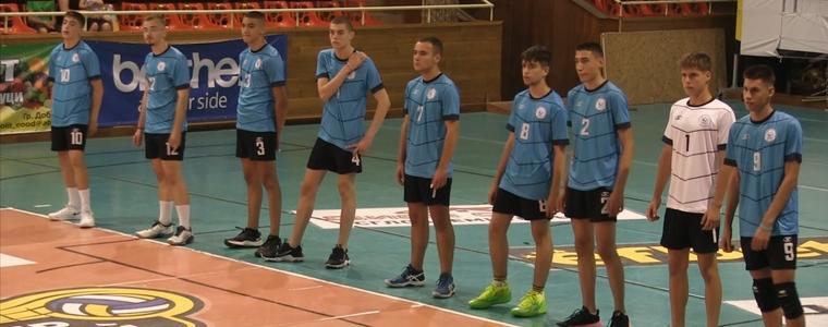 ПМГ „Иван Вазов“ загуби на старта на финалите на ученическите игри по волейбол в Добрич (ВИДЕО)