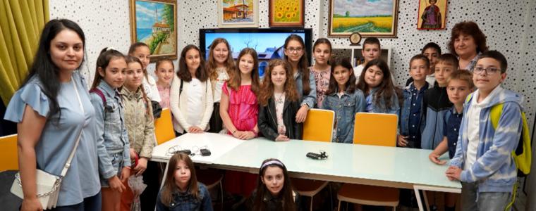 Ученици гостуваха на медийна група „Добруджа“