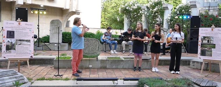 Възпитаници на Арт център „Палитра“ с концерт и представяне на монументалните паметници в Добрич (ВИДЕО)