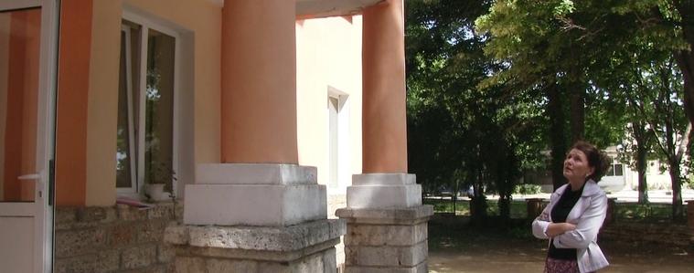Заради проблеми по конструкцията на читалищната сграда отменят лятната детска академия в Гурково (ВИДЕО)