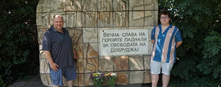Баща и син, живеещи в САЩ, потърсиха във Военното гробище в Добрич гроб на свой роднина