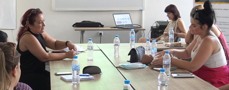 Ценни съвети за бъдещи родители дават специалисти в поредица от срещи в Младежки център - Добрич (ВИДЕО)