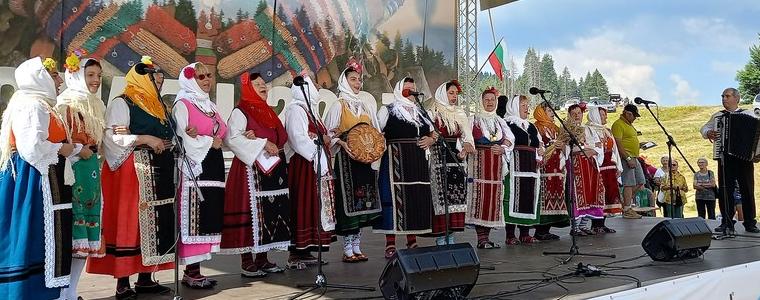 Достойно представяне на четирите певчески групи от Община Каварна на Роженския събор