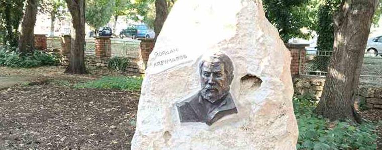 Откриха паметник на Йордан Кръчмаров в родното му село Гурково
