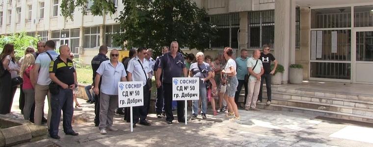 Полицаите в Добрич протестираха с искане за 10% увеличение на заплатите (ВИДЕО)