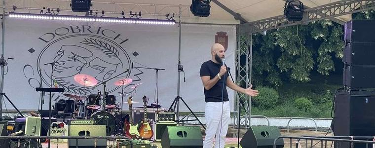 Втората вечер от „Dobrich Comedy Show“ ще се случи въпреки падналия дъжд