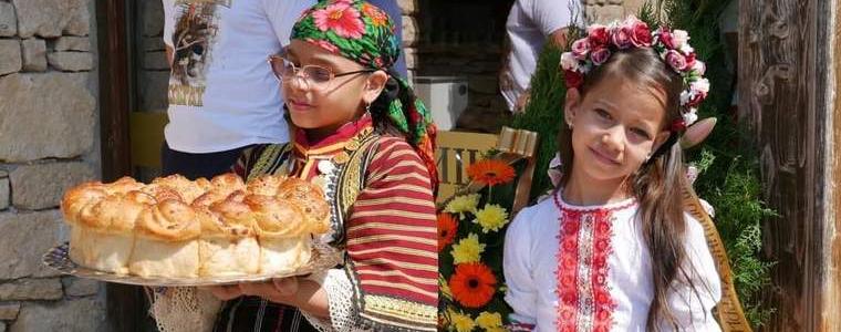 Добричкият талант Ванеса Кънчева взе участие в програмата при откриването  на паметника на Димчо Дебелянов в Плиска