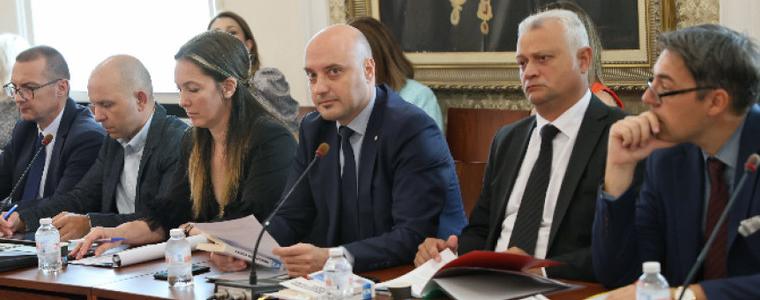 Министър иска развити центрове за помощ на жертвите на домашно насилие и обучения в МВР