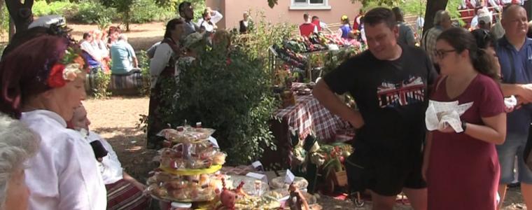 Музика и забавления на Празника на градинаря днес в село Одринци
