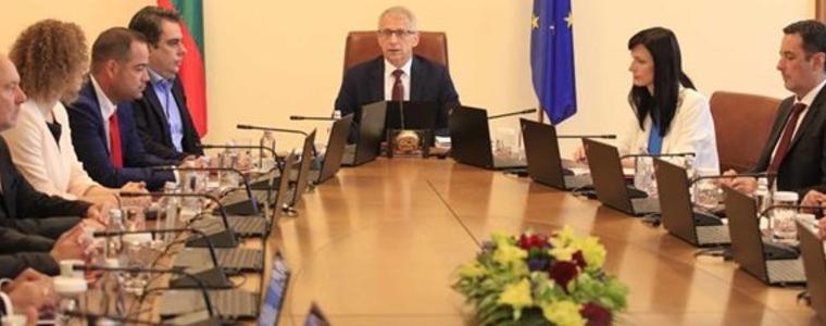 Николай Денков: Няма да позволим поскъпване на тока до средата на 2024