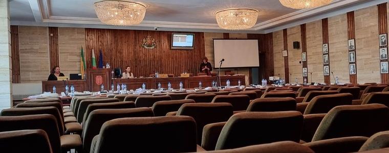 Общински съвет - Добрич заседава извънредно днес