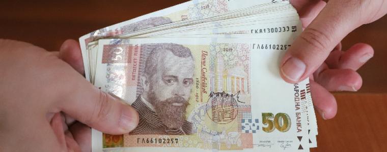Учителските заплати се увеличават с 15%, минималната става 1709 лв.
