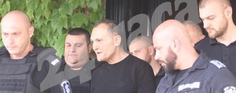 Васил Божков не се е прибрал доброволно, екстрадиран е, потвърдиха пред "24 часа" МВнР и прокуратурата