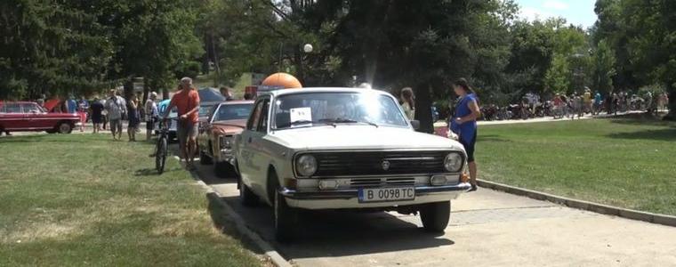 За четвърти път колекционери от цялата страна ще покажат своите ретро коли и мотори в Добрич (ВИДЕО)