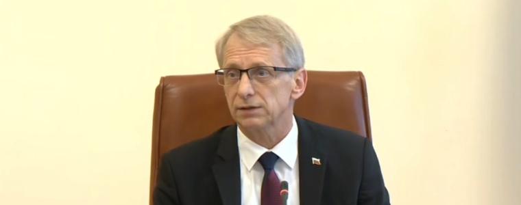 "С преговори и двете страни печелят" - Денков благодари на земеделците и енергетиците