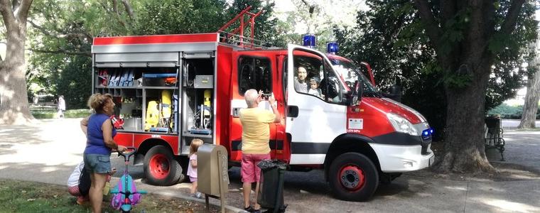 Демонстрация с противопожарна техника се състоя днес в градския парк на Добрич