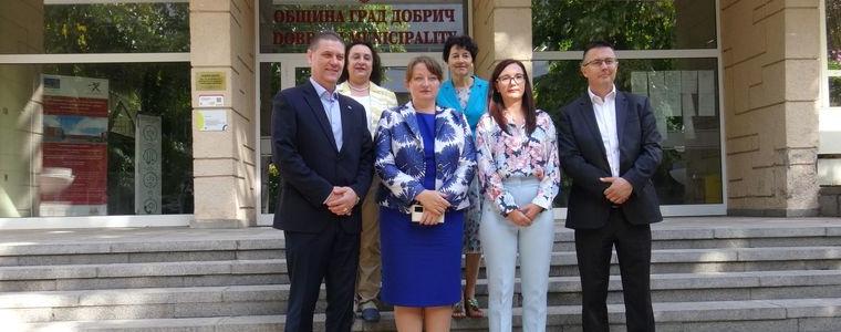 ГЕРБ-СДС регистрира кандидата си за кмет и листата за общински съветници за Добрич (ВИДЕО)