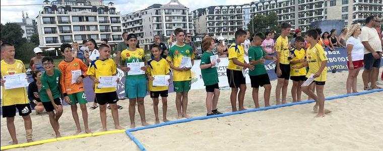 Момчетата на „Добруджа“ до 13 г. са вицешампиони на България по плажен хандбал