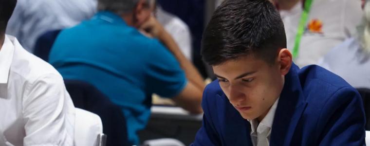 Момчил Петков продължава без загуба на световното по шах до 20-годишна възраст