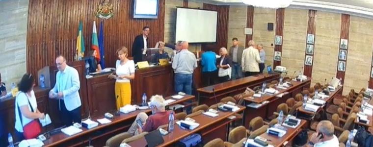 Одобриха Тодор Балев и Константина Петкова за почетени граждани на Добрич за 2023 г.
