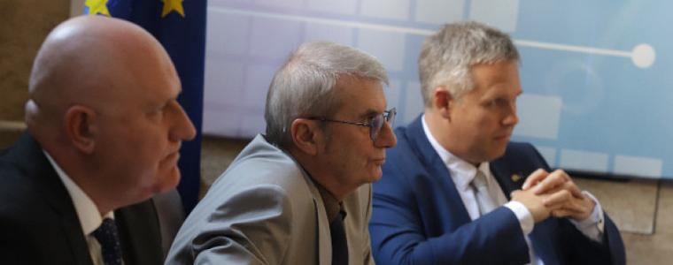 От 1 октомври извинителните бележки от лекар на учениците стават електронни