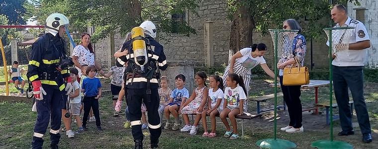 Показно занятие в детската градина в село Българево, част от седмицата на пожарната безопасност 
