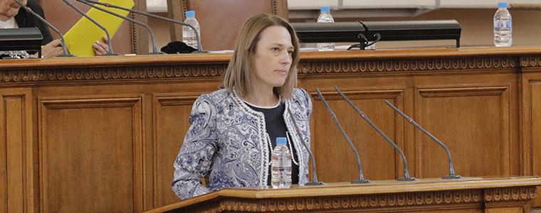 Ива Митева се раздели с поста си в Народното събрание