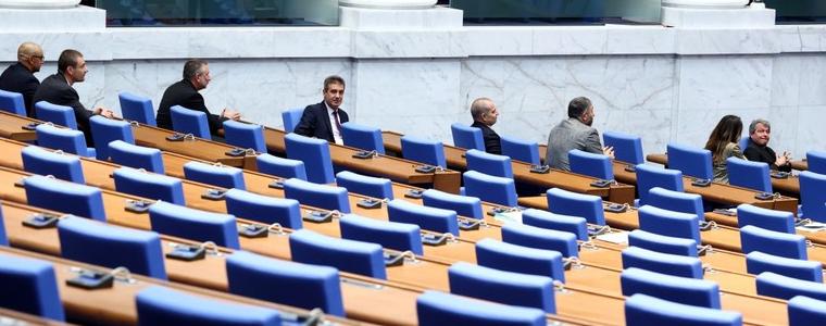 НС не събра кворум за извънредното заседание, ИТН обявиха машините за компрометирани