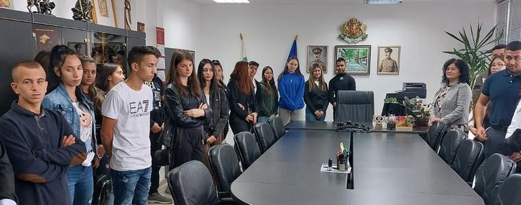 Окръжната и Районната прокуратури в Добрич бяха домакини на Ден на отворените врати с ученици от село Крушари 