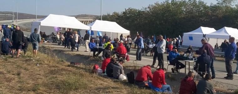 Продължава протестът на енергетиците на АМ "Струма"
