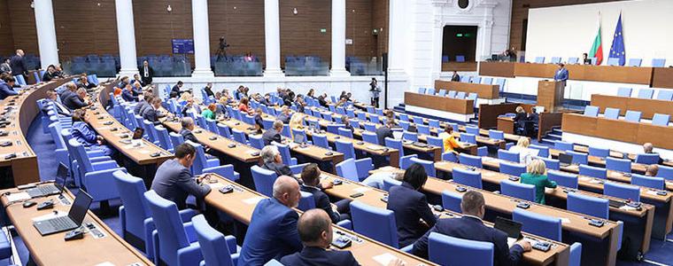 Проектът за промени в Конституцията влиза в пленарната зала