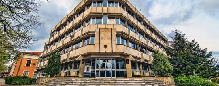 След два сигнала до ОИК-Генерал Тошево, премахнаха плакати в близост до секция в Пчеларово