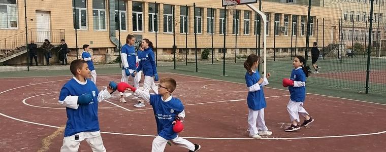 Запознаха директорите на училищата в Каварна с програма за изграждане на спортни площадки 