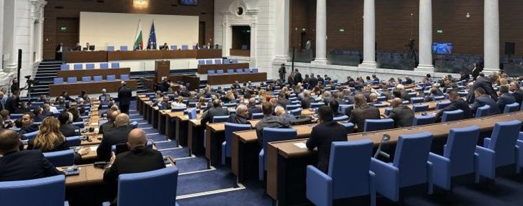 Дебатите по вота на недоверие приключиха, парламентът ще гласува утре