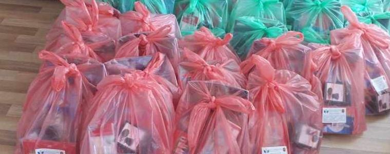 Деца и ученици от етнически малцинства получиха 177 образователни