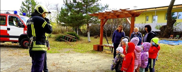 Децата от детската градина в Бранище се запознаха с професията на пожарникаря (СНИМКИ)