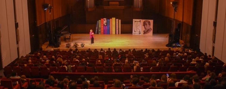 Езикова гимназия " Гео Милев" - Добрич отбеляза 50-годишния си юбилей с вълнуващ концерт (ВИДЕО)
