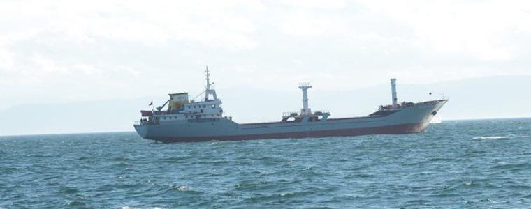 Турски товарен кораб с 12 души екипаж потъна в Черно море
