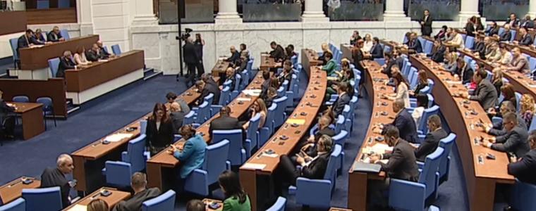 Депутатите в 49-ото НС глобени с близо 135 000 лв.
