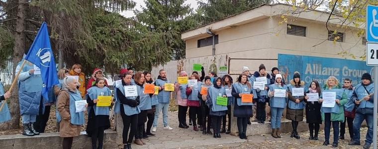 И социалните работници в Добрич протестират