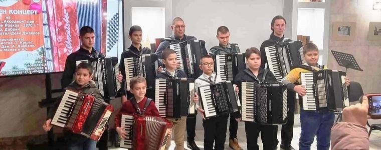 Коледен концерт на малките акордеонисти, възпитаници на Деян Дженков