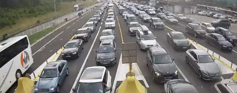 Неплатени глоби образуваха опашки от коли и автобуси на "Калотина"