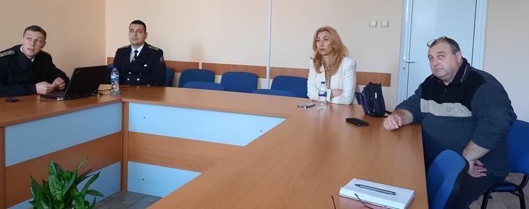 Областният управител се запозна с възможностите за помощ от ВМС при бедствия