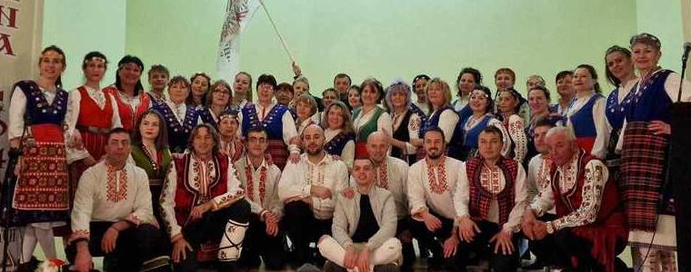 Вълнуващ коледен концерт, след който грейна елхата в село Ловчанци (СНИМКИ)
