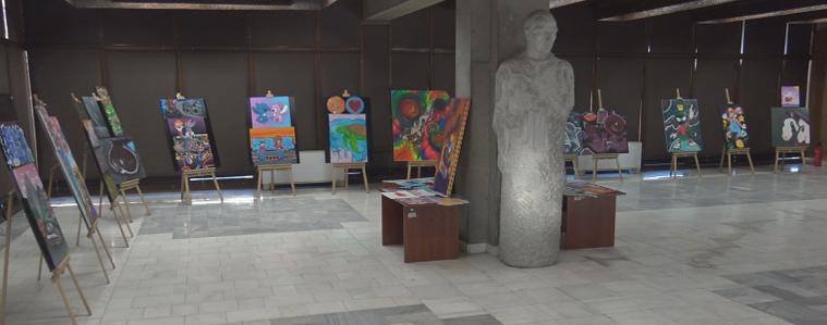 Изложба на талантите от академия „Art Hero” с ръководител Радослав Рудачев (ВИДЕО)