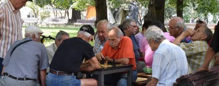 Според разчета на държавните финанси - беден си, ако имаш доход под 526 лева