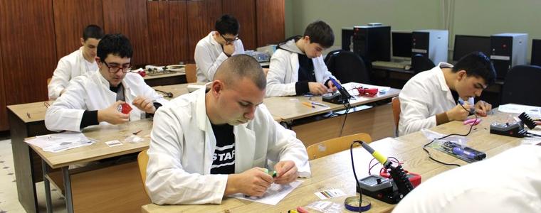 Състезание по приложна електроника  се проведе в гимназия „М. В. Ломоносов“
